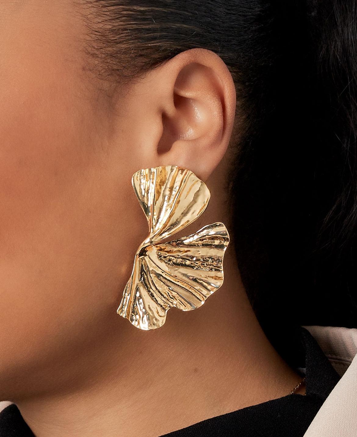 Margrita Earrings Gold Flower Leaf